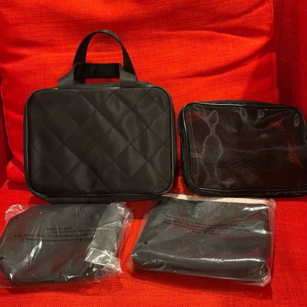 Mary Kay Cosmetic/Toiletries Bag NEW. Trio